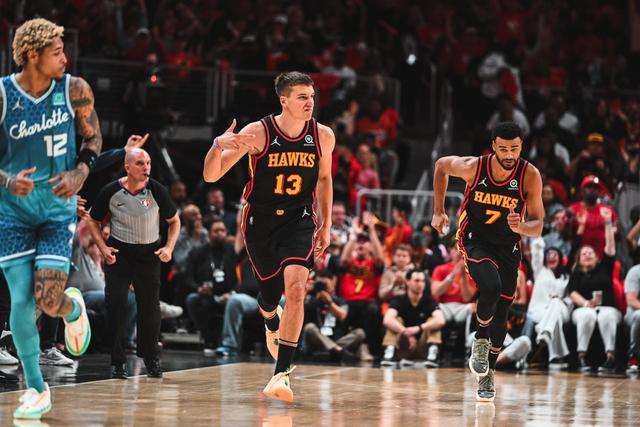  特雷杨52分老鹰加时胜黄蜂  