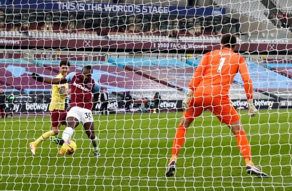  安东尼奥头球摆渡鲍文破门西汉姆联主场战胜伯恩利